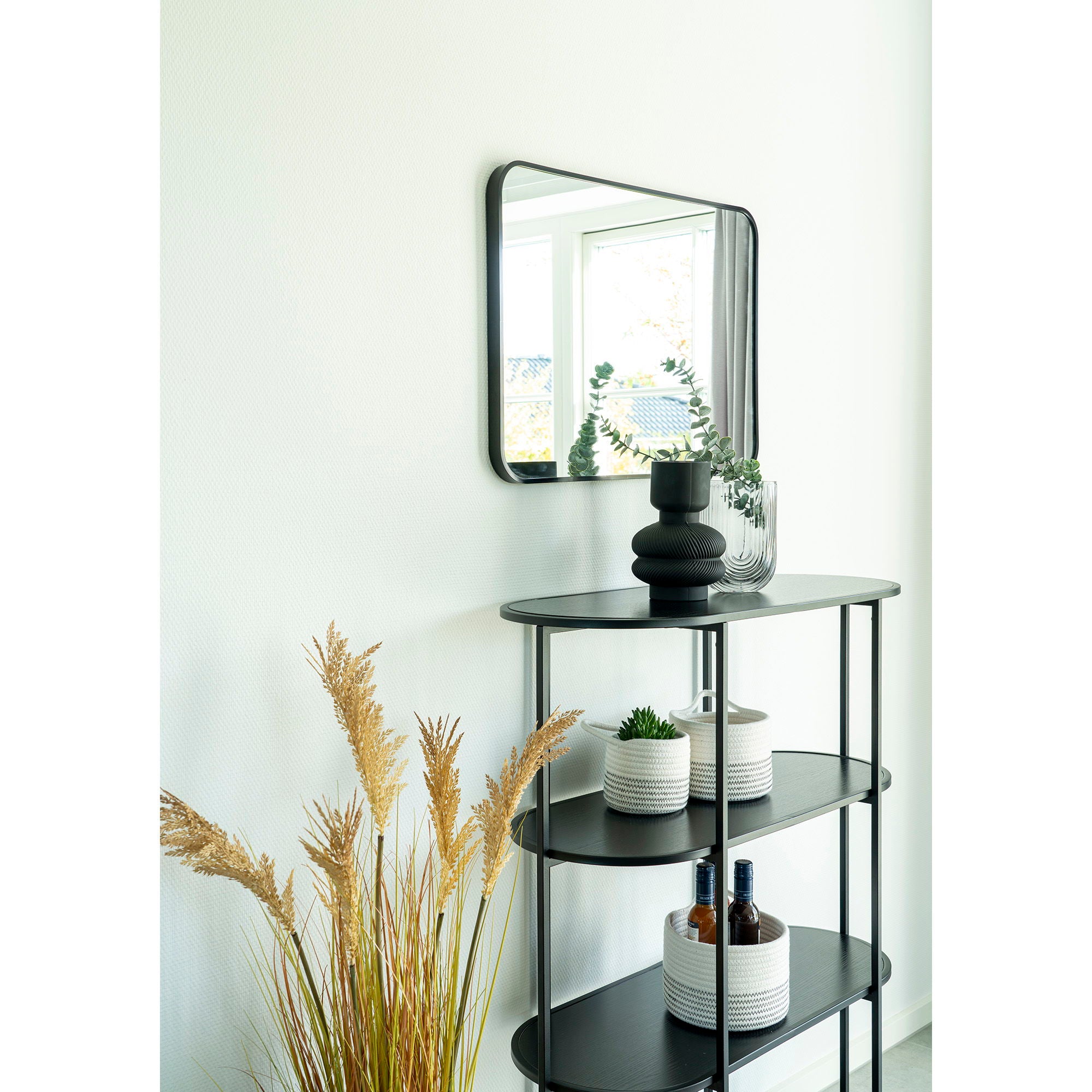 Vita shelf - Ovaal rek, 4 planken, zwart, zwart frame 85x36x111 cm