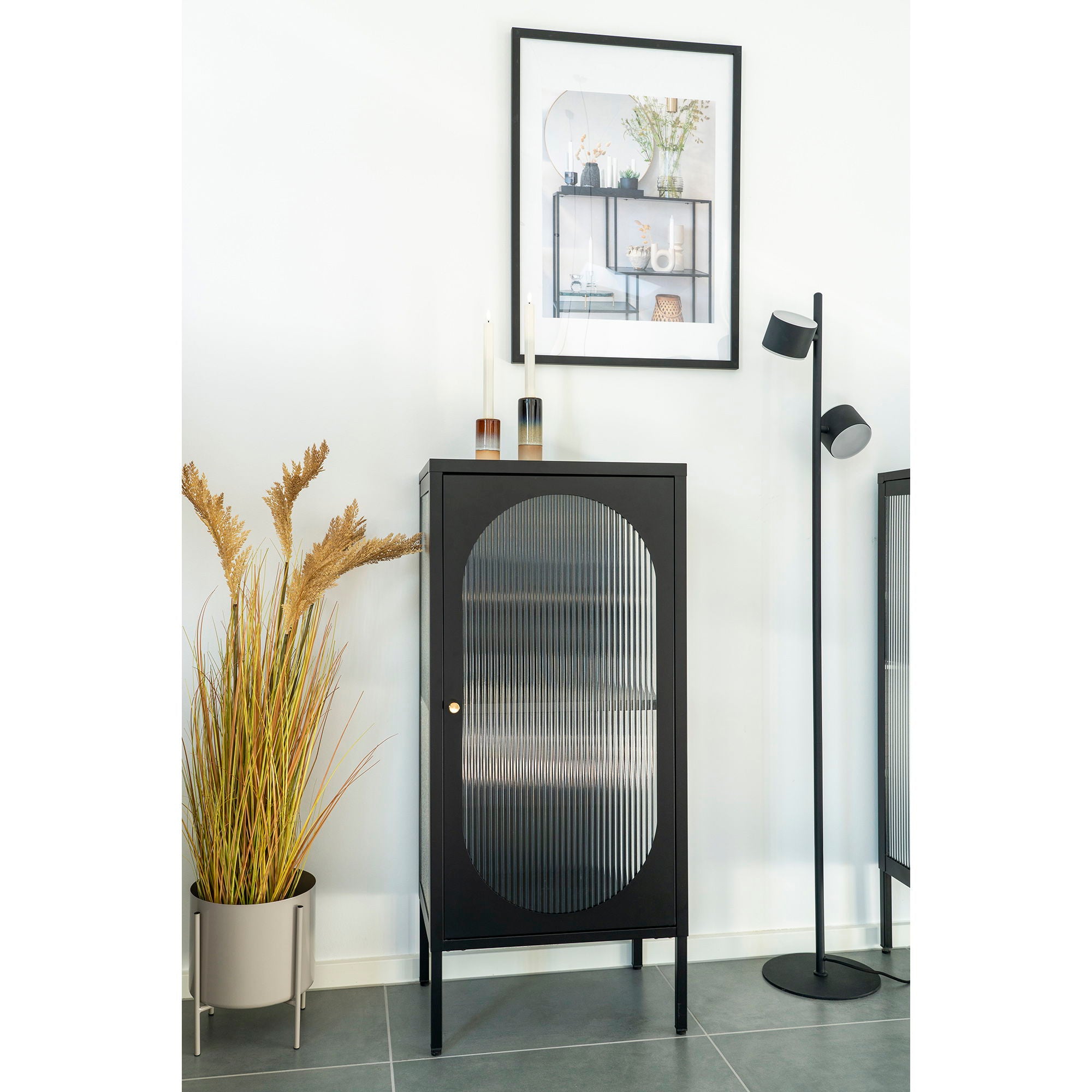 Adelaide vitrinekast - vitrinekast, 1 geribbeld glazen deur, staal, zwart 50x35x110 cm